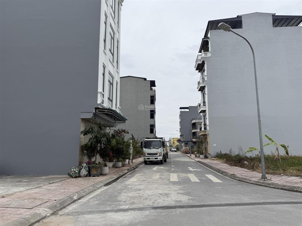 Bán lô đất đấu giá cự khối, mặt tiền view hồ cự khối 30ha. vị trí đẹp. giá đầu tư. 0905 568 ***