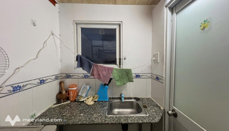 Phòng gác cao 1m7 rộng 28m² có cửa sổ sáng cho nuôi pet gần Phú Mỹ Hưng, Đại học Tôn Đức Thắng.