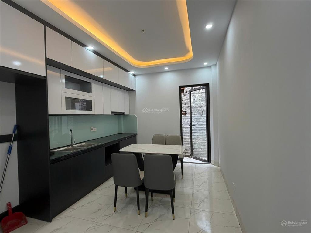 Nhà 3 tầng sẵn dòng tiền cạnh kcn quang minh giá 3.85 tỷ