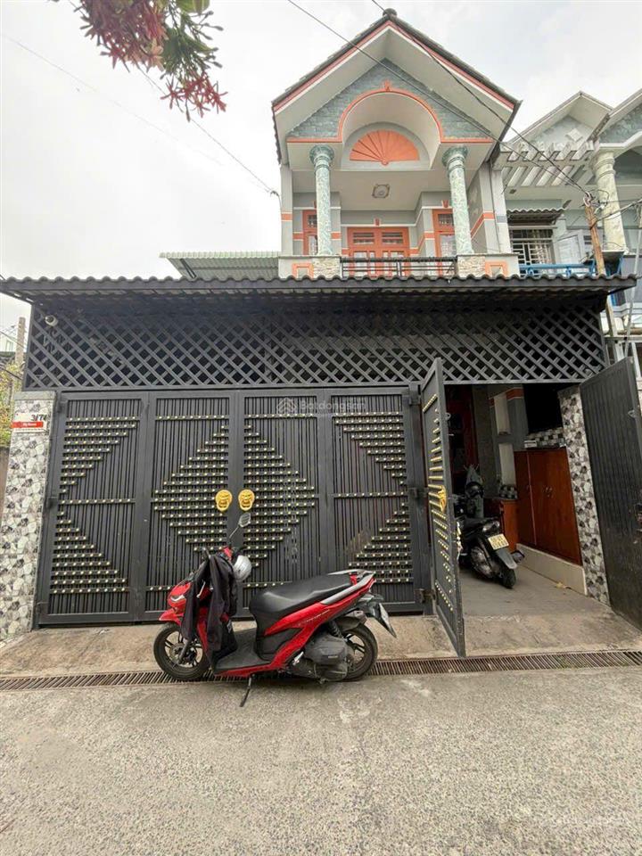 5.5 tỷ hẻm 5m lô gốc 2 mặt tiền full thổ cư gần chợ hóc môn