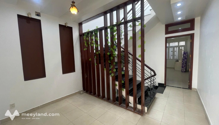 Ban công, tách bếp, cửa sổ trời, rộng, thoáng mát - Giáp Q7, Phú Mỹ Hưng, Lotte Q7, Q4, Q1