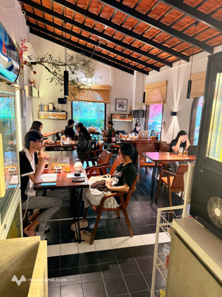 Nóng chỉ 450 triệu sang quán cafe sân vườn đường số P. Tân Quy Quận 7 vào kinh doanh ngay.