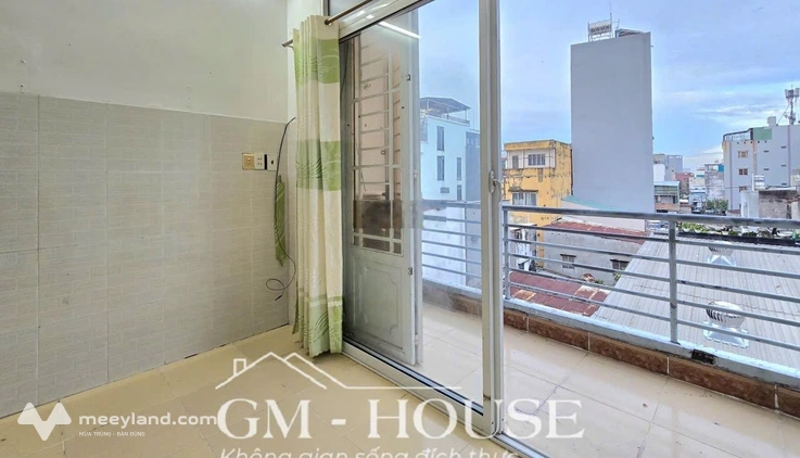 Cho thuê phòng gác rộng 35m² có máy giặt riêng, ban công ngay Phan Văn Trị gần chợ Bà Chiểu