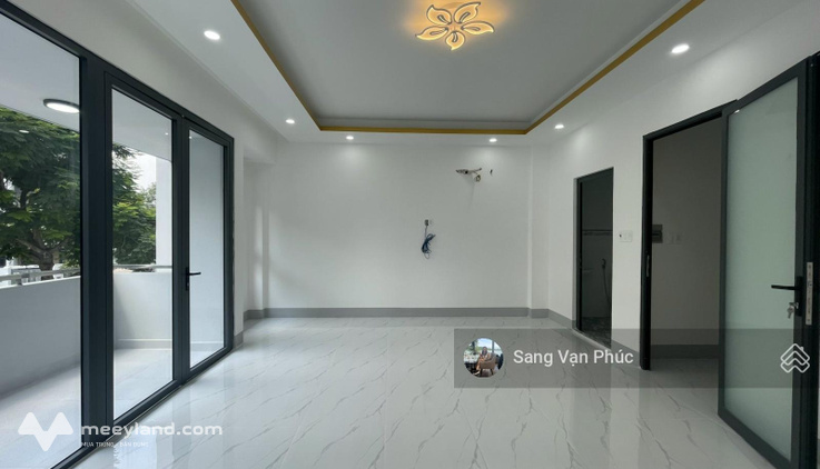 Văn phòng 35m2 Vạn Phúc City, ban công, thang máy, máy lạnh, WC riêng, hầm xe. Giá chỉ 7 tr/th