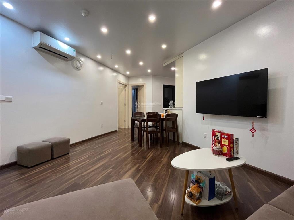 Chính chủ cần tiền bán gấp căn 64m2, 2pn, 2vs, tầng trung đẹp, giá 4.7 tỷ, bao phí