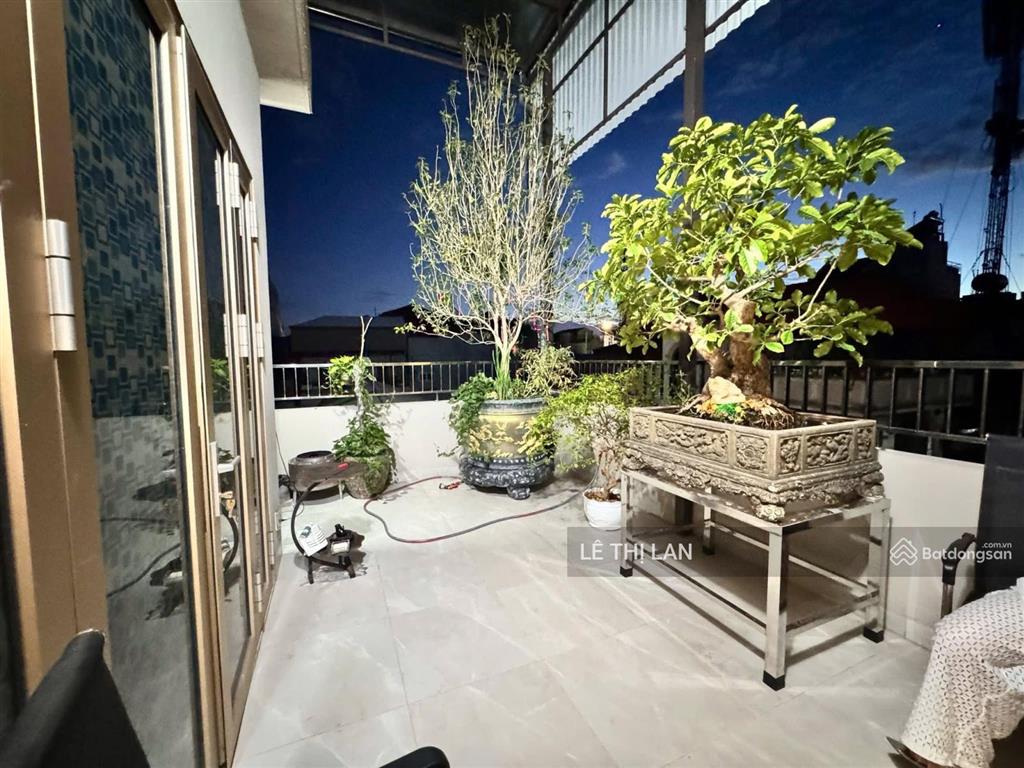 Bán nhà riêng tại đào tấn, liễu giai, ba đình thang máy , 15 tỷ, 52m2 x 5 tầng view đẹp hiếm có .