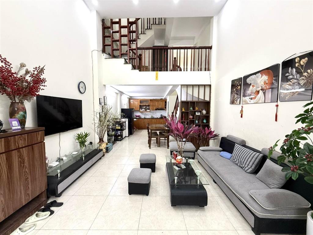 Giảm sâu, bán gấp nhà thạch bàn long biên 47m2, dân xây, đường xe tải tránh, giá 10.8 tỷ