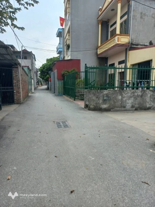 Bán gấp lô đất vàng làn 2 Quốc lộ 17, thị trấn Gia Bình, Bắc Ninh