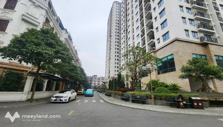 Bán căn hộ 2 phòng ngủ, giá chỉ 6,8 tỷ tại HC Golden City Bồ Đề