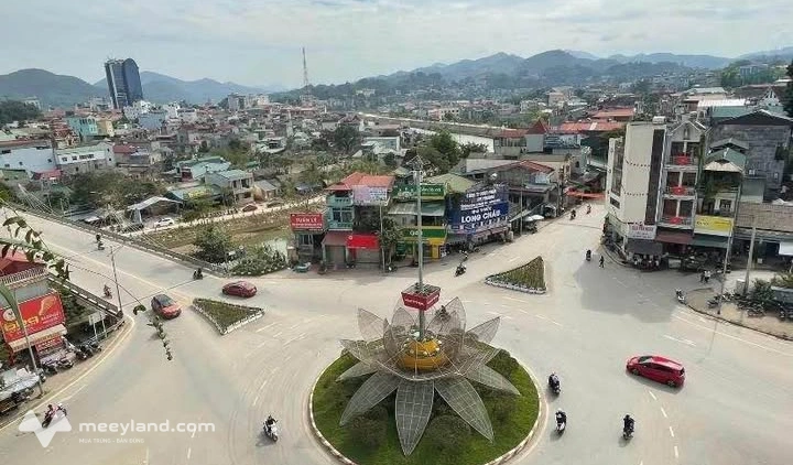 Bán nhà mặt đường – Gần đường tròn Sông Hiến