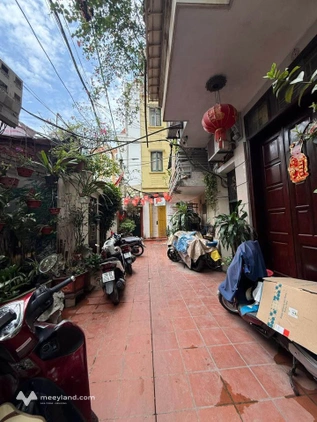 Bán nhà Hàn Thuyên, Hoàn Kiếm, 30m2 sổ đỏ, nhà trong ngõ sân tập thể, 20m ra mặt phố, giá 6.4 tỷ