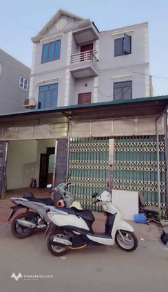 Chính chủ bán căn nhà 3 tầng trục chính Quốc lô 23B, diện tích 50m2, mặt tiền cực rộng
