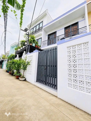 Nhà sổ hồng riêng, 4 phòng ngủ, ngay chợ Bà Điểm, giá tốt