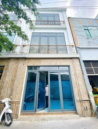 Cho thuê căn nhà 3 tầng mặt tiền hẻm 876 đường Trần Nam Phú, giá 10 triệu/tháng