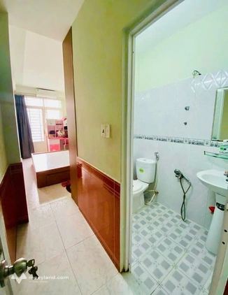 Bán nhà ngay Lạc Long Quân - kế chợ Tân Bình, giá 3.1 tỷ