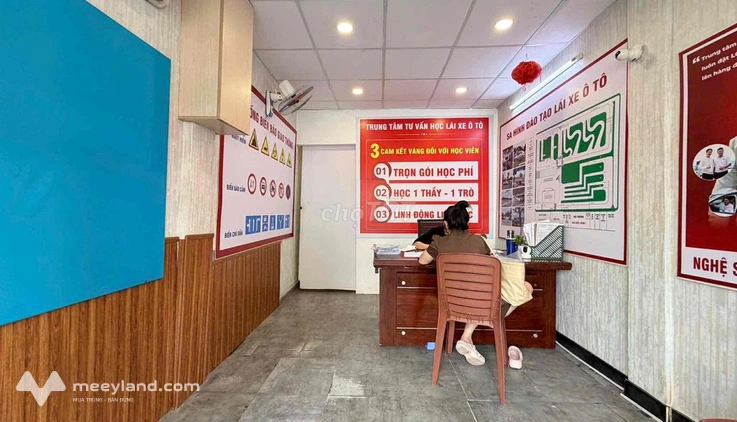 Nhà mặt tiền lớn 45m2 đường Lê Văn Việt về trung tâm 2 phút