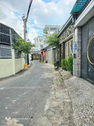 Bán nhà cấp 4 gác lửng tại Linh Xuân, Thủ Đức, 28m2, sổ hồng riêng, gần chợ, trường, giá 2,55 tỷ