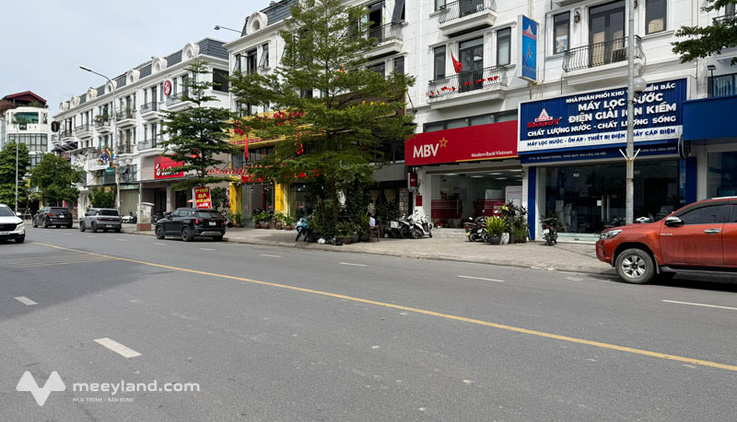 Bán shophouse Sông Hồng mặt đường Thành Trung, Gia Lâm - 90m2, mặt tiền 6m, đường 30m