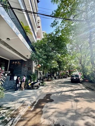 Phố Trịnh Công Sơn 180m2, mặt tiền 9m, 99 tỷ, giấy phép xây dựng 8 nổi 1 hầm