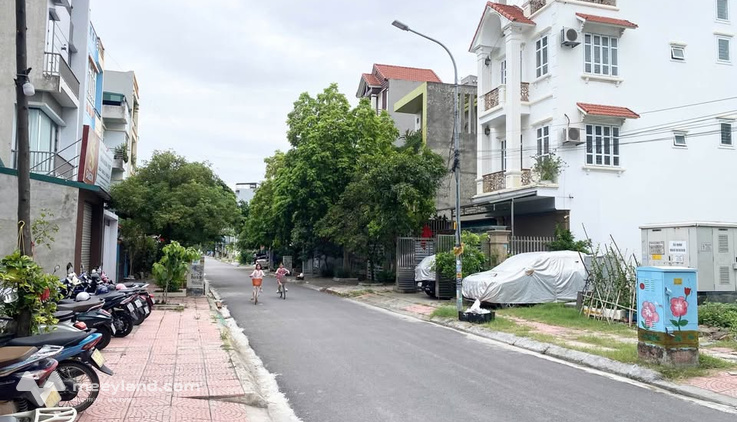 Bán nhà 80m2, mặt tiền 5m, 2 ô tô tránh nhau, kinh doanh đỉnh cao tại Bãi Muối, Hạ Long
