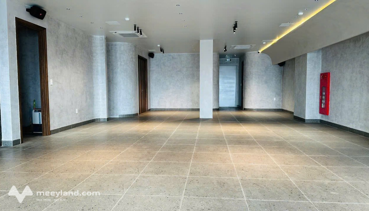 Cho thuê mặt bằng thông sàn mặt đường Thế Lữ, trung tâm phố đi bộ, 200m2, giá chỉ 20 triệu/tháng