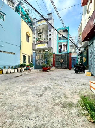 Siêu phẩm gần khu sân bay - công viên Gia Định - full nội thất - 3 tầng - - hẻm trước nhà 7m - 30m ra mặt tiền