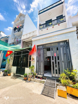 Nhà đúc 3 tầng, ngang 4m, đường xe hơi 4m thuộc phường Bình Trị Đông, thành phố Hồ Chí Minh