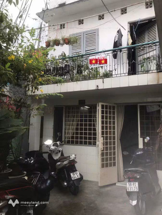 Bán nhà Hoà Hưng, Quận 10, căn nhà hơi cũ gồm 1 trệt, 1 lầu sơn sửa lại vẫn đẹp