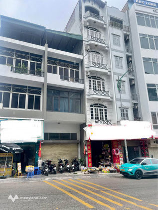 Chính chủ ở xa, bán nhà 3,5 tầng 46,8m2 mặt đường Vườn Đào, trung tâm du lịch Bãi Cháy, Hạ Long