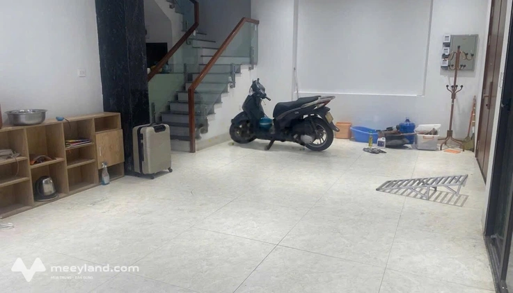 Cho thuê MBKD tầng 1 - Võng Thị - Lô góc - 2 mặt tiền - Ô tô đỗ cửa