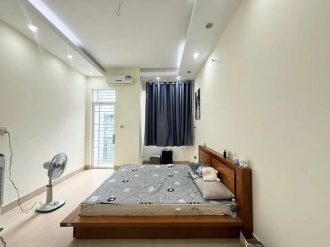 Lý Thái Tổ giao 32 quận 10 - ( 3,8m x 9m ) - 4 tầng - hẻm trước nhà 4m gần mặt tiền - 6,5 tỷ