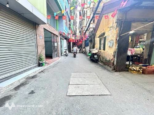 Bán nhà Hồ Tùng Mậu, diện tích 36m2, sổ vuông, nhà mới, thoáng sáng, ngõ rộng nông, giáp trường Thương Mại