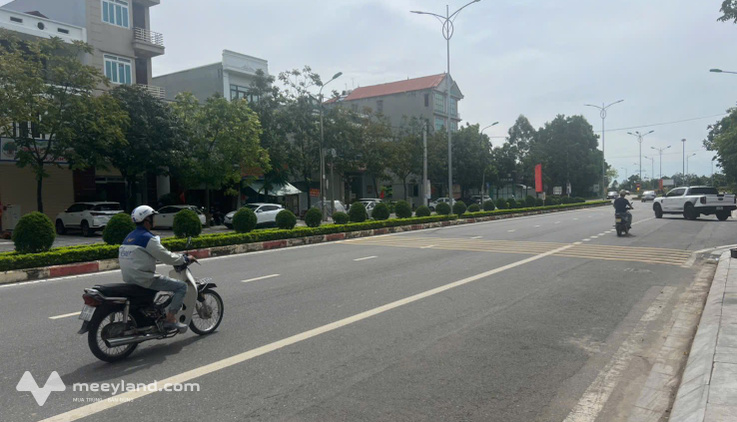Bán nhà 100m2 mặt đường Lê Hồng Phong, Vĩnh Yên, kinh doanh tốt
