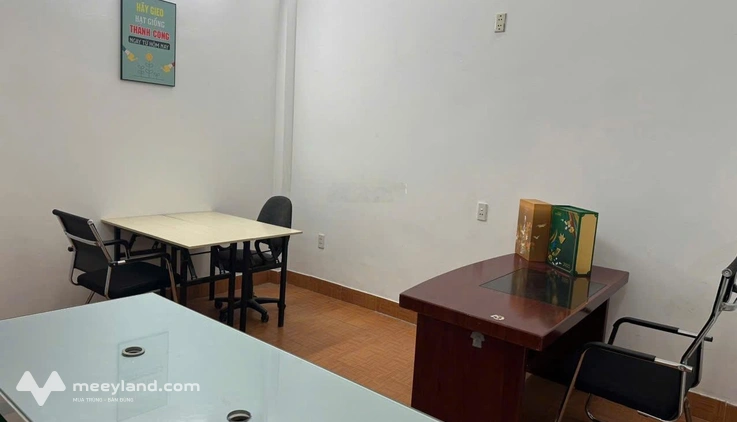 Cho thuê văn phòng từ 18m2 mặt phố Nguyễn Ngọc Vũ, giá rẻ nhất khu.