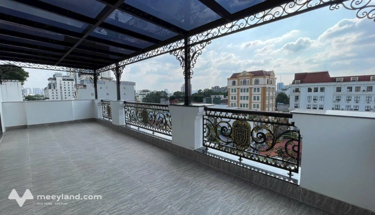 Tôi cần cho thuê gấp Sàn Văn Phòng Mới Tinh Thuộc Phố Vip Nguyễn Văn Huyên DT:350m²/sàn MT:21m Mới