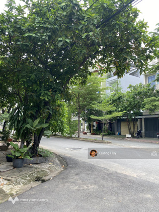 Cho thuê tầng trệt góc 2 mặt tiền nhà 3 tầng đường 20m KDC 10 mẫu Nguyễn Duy Trinh Q2 Chỉ 8tr/th