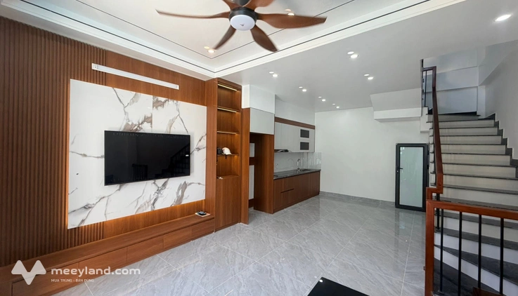 Chính chủ cần bán nhanh căn nhà 3 tầng mới xây tại đường Đặng Tiến Đông, phường Hạc Thành