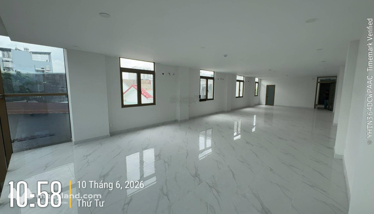 Cho thuê tòa nhà văn phòng 2 tầng có thang máy vị trí đẹp hiếm tại Dĩ An