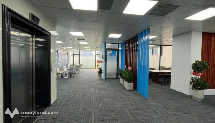 Văn phòng cho thuê 240m2 mặt tiền đường Bến Vân Đồn quận 4 LH: 0938202123