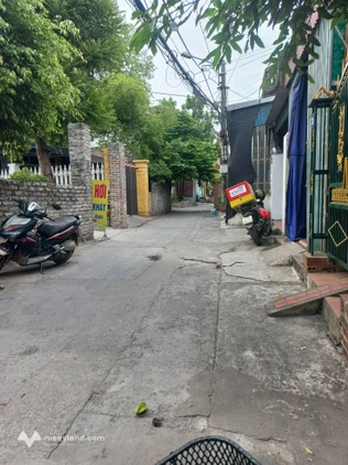Bán đất tặng nhà 2 tầng cũ tại đường Chiến Thắng, Đông Thành, thành phố Ninh Bình cũ