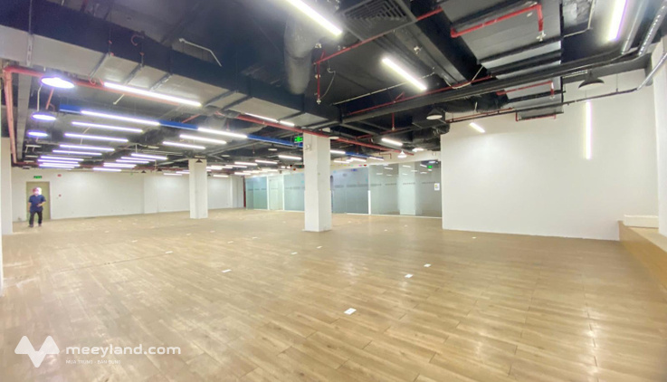 Cho thuê sàn văn phòng 500m² Nguyễn Thị Minh Khai Q3 - View kính, chia sẵn phòng, giá tốt 350k/m²