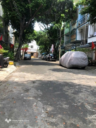 Bán nhà Nguyên Hồng diện tích chuẩn, 4m x 18m, 4 tầng mới cứng ở ngay cạnh công viên, giá 12,5 tỷ