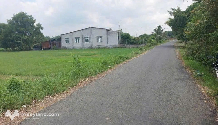 Diện tích 10m x 53m, đường nhựa, gần khu công nghiệp, có thổ cư, giá 900 triệu