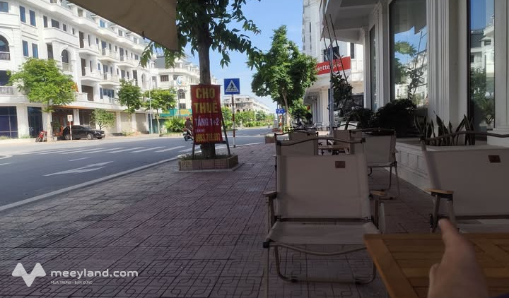 Đường đôi Khu đô thị Vũ Phúc, em đang có căn xây thô cực đẹp, chính chủ gửi bán