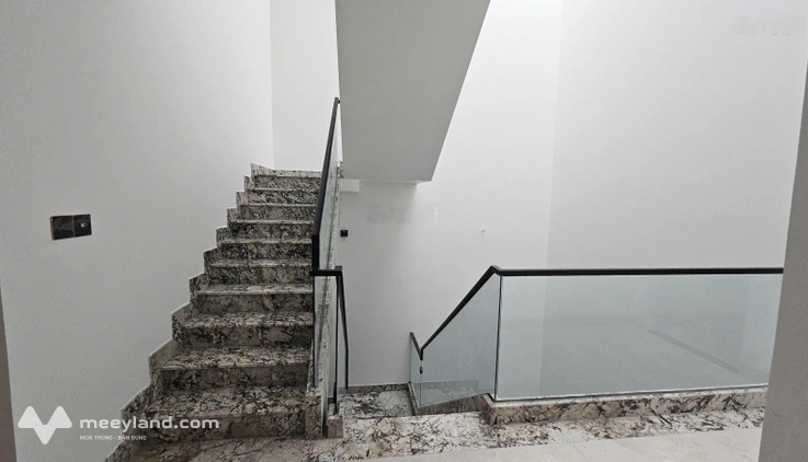 Cho thuê nguyên căn nhà văn phòng Saigon Mystery - 80tr/ tháng - nhà mới 100%-1 hầm 4 tầng-650m²