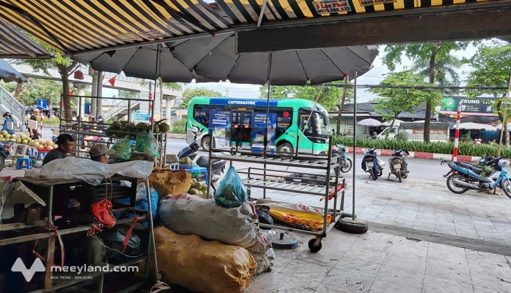 Cho thuê ki-ốt kinh doanh hoa quả vị trí đẹp đối diện chợ đầu mối phía nam. lh: 0978717895