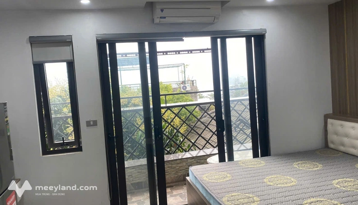Cho thuê căn hộ chung cư mini Studio tại ngõ 193 Trích Sài, ban công thoáng view Hồ Tây