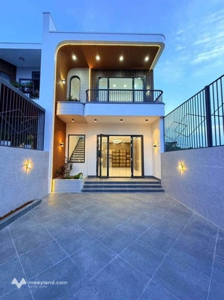 Nhà đẹp 4 phòng ngủ ngay trung tâm Long Điền