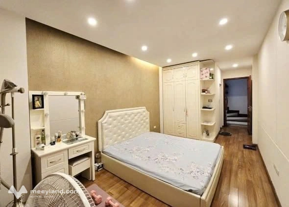 Nhà đẹp ngõ 42 Trương Công Giai diện tích 33m2 x 5 tầng, mặt tiền 3,3m