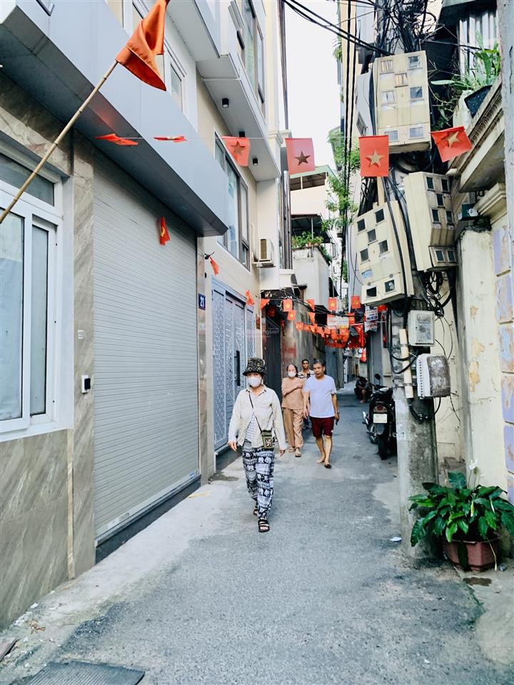 Chính chủ gửi bán nhà 4 tầng xuân la. dân xây, mặt ngõ thông gần mặt phố, 40m2, mt 5m, nhỉnh 9 tỷ
